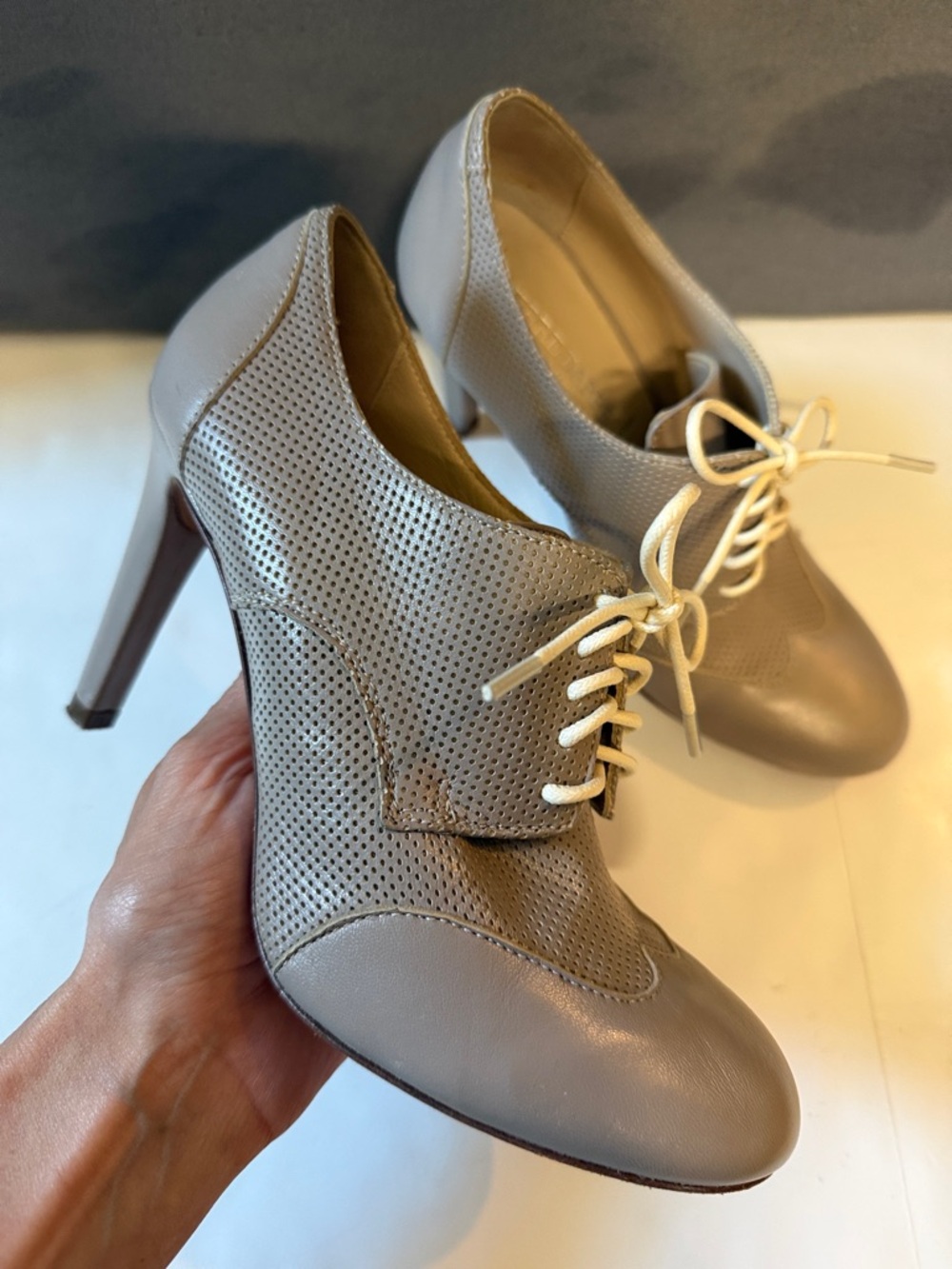 Pierre Darre Taupe Lace-Up Perforated Heeled Leather Oxfords size 38 / US 7